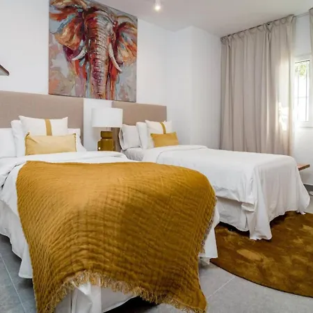 Ab3 - Spacious Home, Puerto Banus * 마르베야
