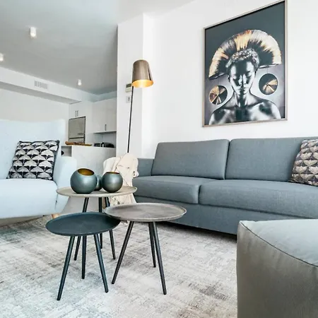 Ab3 - Spacious Home, Puerto Banus * 마르베야