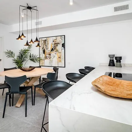 Ab3 - Spacious Home, Puerto Banus 마르베야