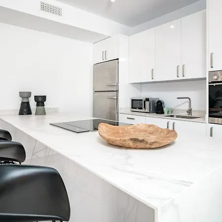 Ab3 - Spacious Home, Puerto Banus 마르베야